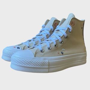 NWB Converse Chuck Taylor All Star Lift Platform Petite Petals Women's Size 7.5